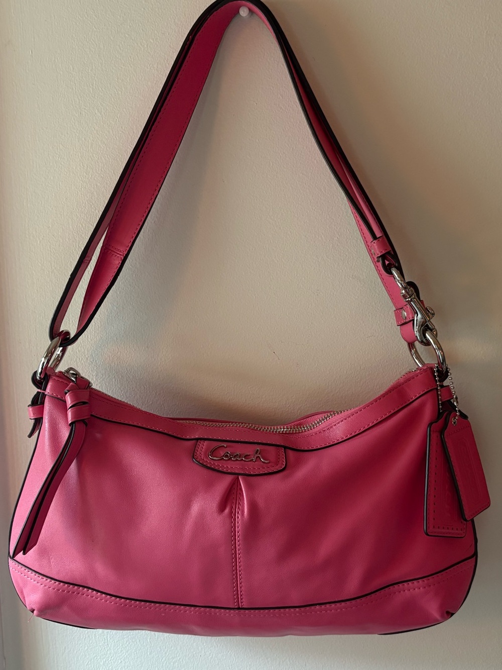 Coach Hot Pink Leather Shoulder Bag with Logo Patch👄